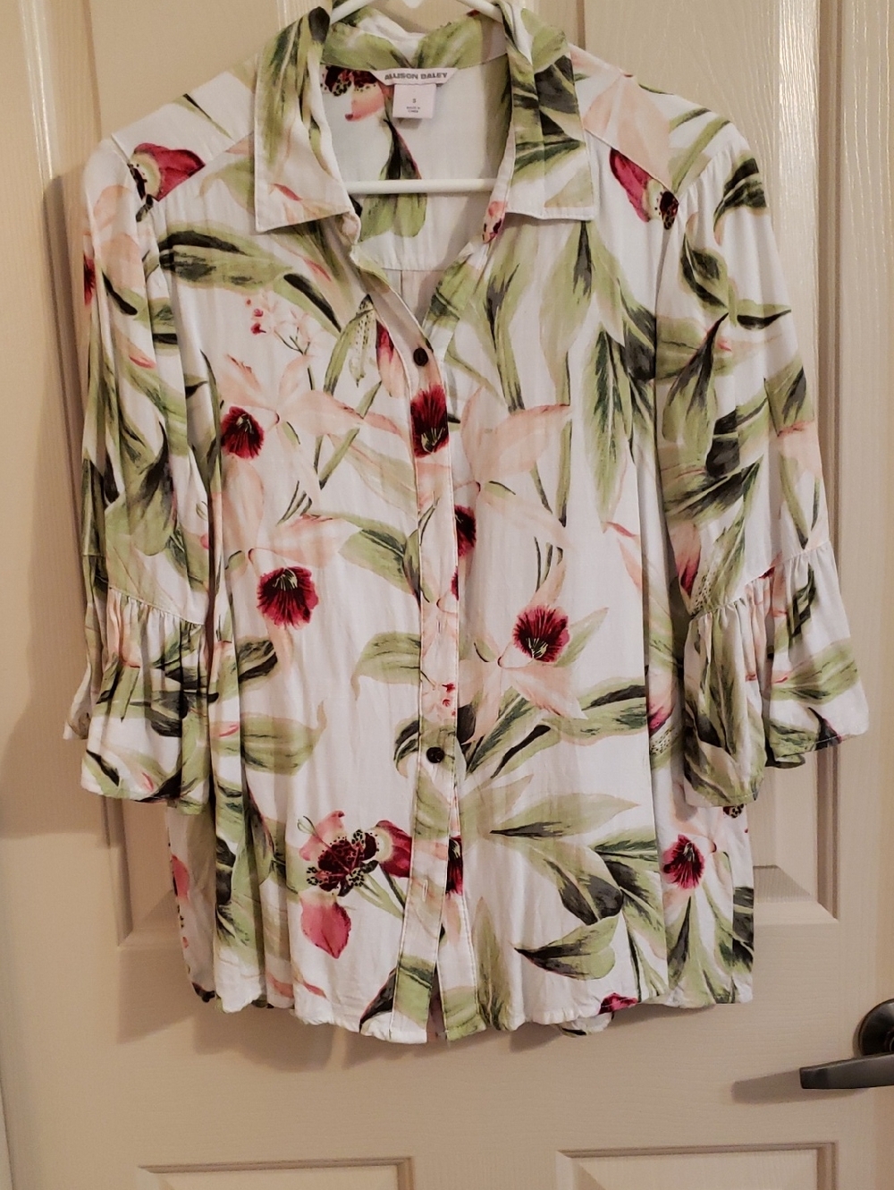 Allison Daley White Button-Down Blouse with Green Leaves & Pink Floral Print